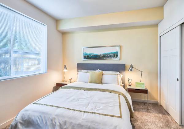 $550 / 1br - Private bedroom with attached bath open today in house (Minot)63663348102531120