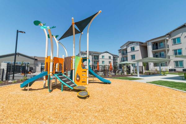 $2,235 / 1br - 724ft2 - On-Site Management, Spa/Hot Tub, Private Balcony/ Patio (1349 Blossom Ave, Suisun City, CA)63790665330947123
