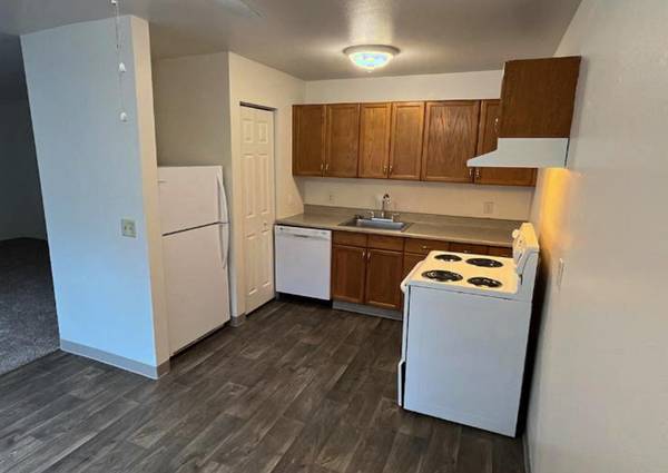 $1,400 / 2br - Area Walk Score: 78, Popular Nature Area, Pet Friendly - SW Portland (Portland)63867269632259122