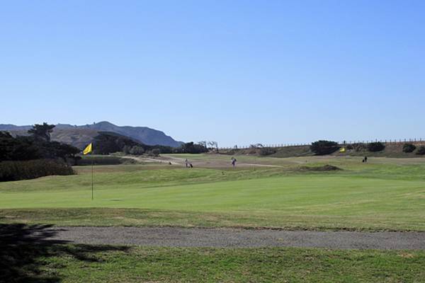 $3,550 / 2br - 910ft2 - Next To Sharp Park Golf Course & Hiking Trails! JOIN OUR WAITLIST! (pacifica)64030486568322121