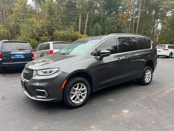 2022 *Chrysler* *Pacifica* *Touring* L handicap wheelchair access rear - $49,900 (Chrysler Pacifica)63620340957057122