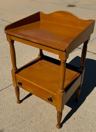 Willett Solid Maple Lancaster County Side End Table Nightstand Vintage 1