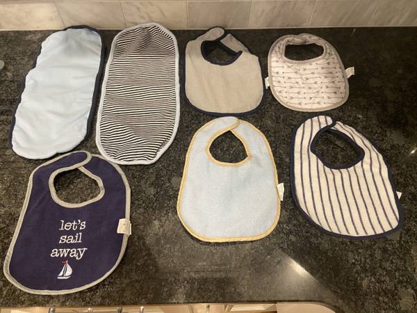 Luvable Friends Bibs and Burp Cloths Set $7 1