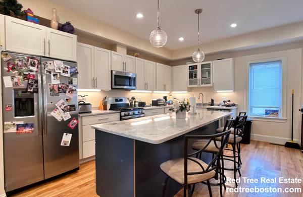 $5,800 / 4br - Stunning 4 bed 3.5 bath in Brighton w/ laundry in unit, parking!! (Brighton)63802096807297120