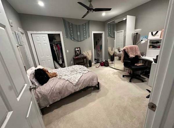 336ft2 - Large master suite with private bath in a 3-bedroom apt near 1