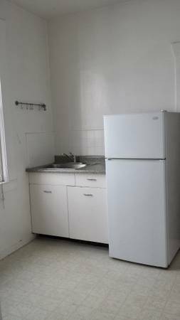 $1,000 / 3br - Nob Hill Room for rent - in a 3BR 1BA apartment (furnished) (nob hill)63850428125571121