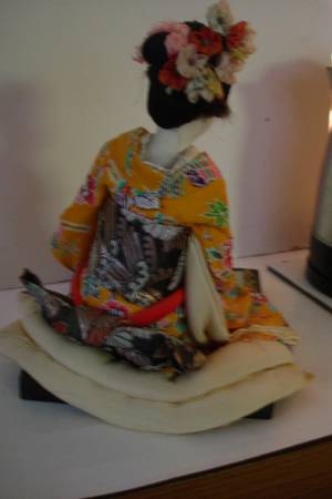 Geisha dolls on platforms - $60 (Woodinville)63471462345091123