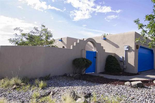 $1,300 / 1br - 1000ft2 - Bedroom, Bath, and Garage for Rent–$1,300/month (Santa Fe)63806045042561120