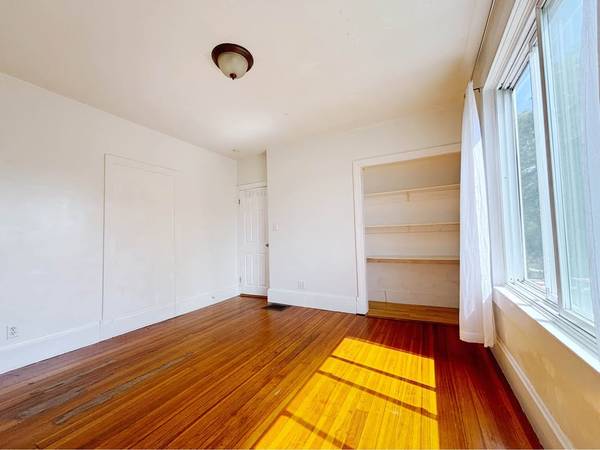 $800 Large Private Room Available for Rent Available Now (Malden)63810039739905121