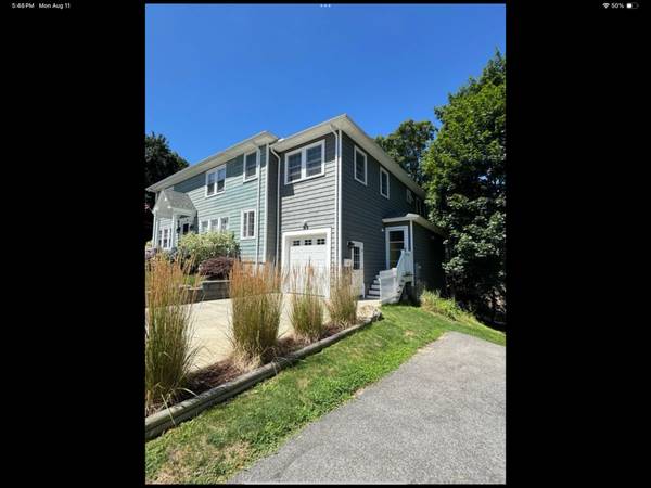 $3,200 / 2br - 1400ft2 - Two bedroom 1.5 baths walk to BC. Newer construction. (Brighton)63699236588673120