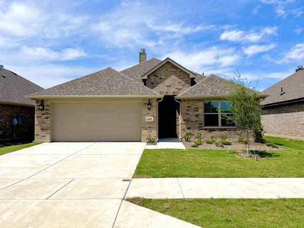 $2300.00 / 3br - 1750ft2 - Stunning 3BR/2BA Home in Hulen Trails – Community Pool & Walking Trail63936226075010120