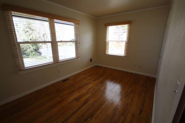 $1,995 / 2br - 864ft2 - Casa en Midtown cerca de todo, aire acondicionado, pisos de madera dura, lavadora/secadora, ¡mascotas permitidas!63839290840321123