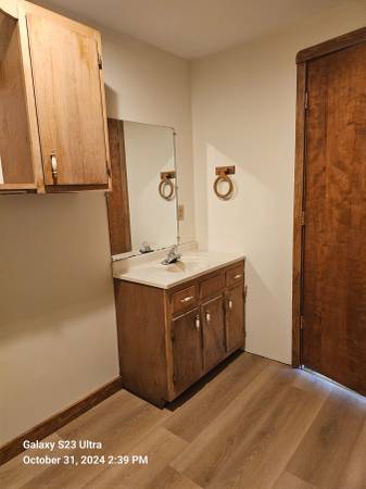 $1,150 / 2br - 725ft2 - 2BR 2.º PISO CON CALEFACCIÓN Y AGUA CALIENTE (Newport Center)63784706878595122