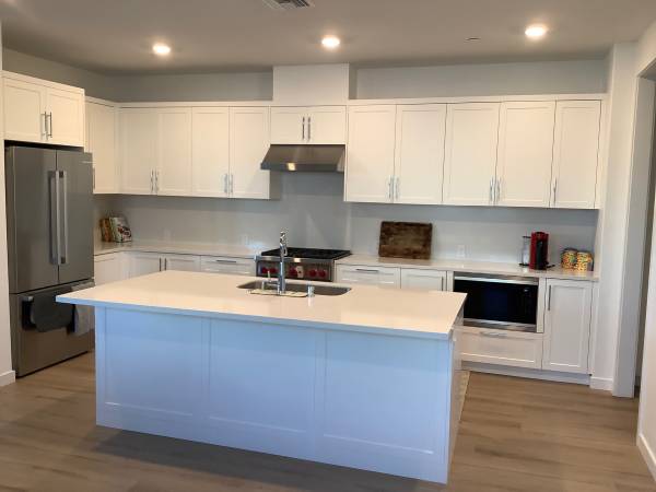 $1,100 / 4br - Room in Midtown (Ventura)63800428418561120