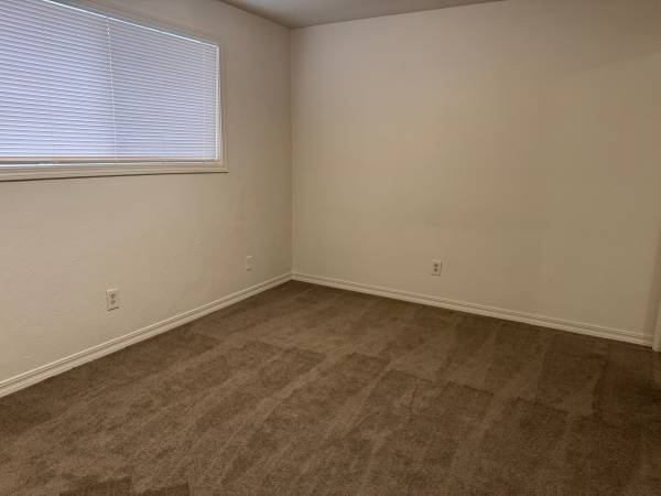 $1,250 / 1br - 600ft2 - **1-BEDROOM COTTAGE!!!** (SALEM)63660478724865124