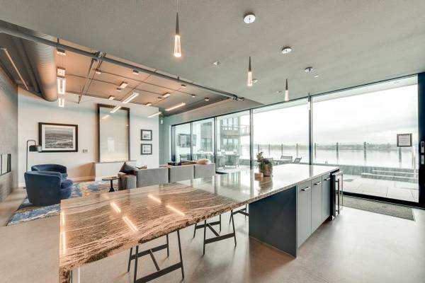 $1,550 / 471ft2 - Columbia at the Waterfront is offering 8 Weeks Free.. RUN.. DON'T WALK (Vancouver Waterfront)63956926713218122