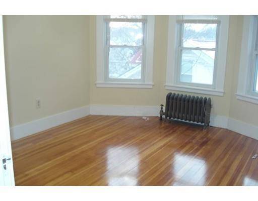 $850 Tamaño bueno, un dormitorio en una unidad de 4 habitaciones en piso superior (MELROSE)63220261619459122