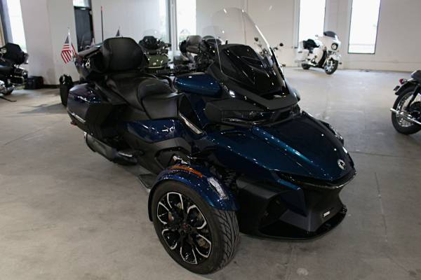 2021 Can-Am Spyder RT Limited | Superbike Showroom