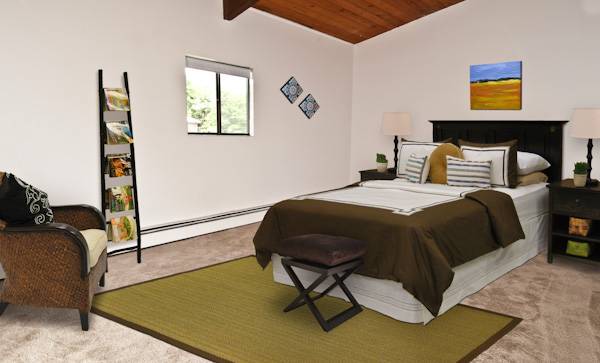 $1,959 / 2br - 860ft2 - FOXBORO H/HW, Oak Kitchen w/micro, patio. Near 106/140/95/495/Shopping (Foxboro)63996547289474120