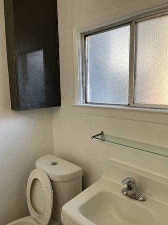 $1,800 Un estudio falso, a 2 cuadras de UCB, $1800/mes (berkeley)63824142245507123