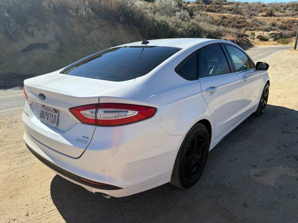 MINT 1 Fusion Ford Blanca Perlada SE de Propietario Familiar con Navegación y Muchos Equipamientos! - $8,900 (Banning)63441239139073122