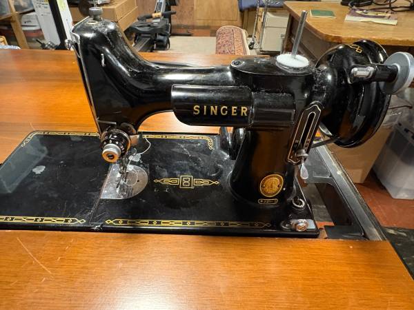 Singer Featherweight 221 1