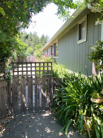 $2,225 / 2br - S/S Duplex, two primary suites, near walk to Guerneville School (russian river)63880130578433124