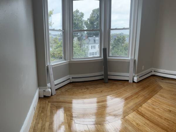 $3,300 / 3br - 3 Bedroom (plus bonus office room) Apartment for Rent (Salem, MA)63863136789123120