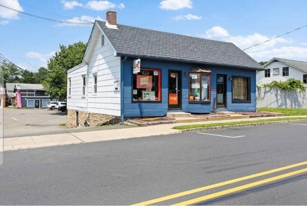 $2000.00 / 1br - 1 br apartment and other commercial units in Mixed use Strip Mall in F63762847959809123