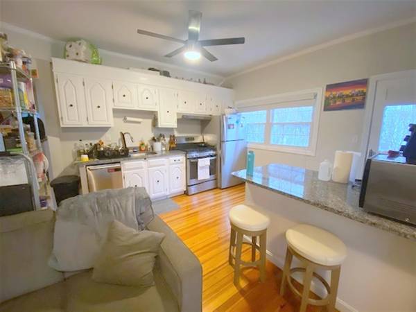 Somerville Huge Reno Stainless Baths - Room for Rent