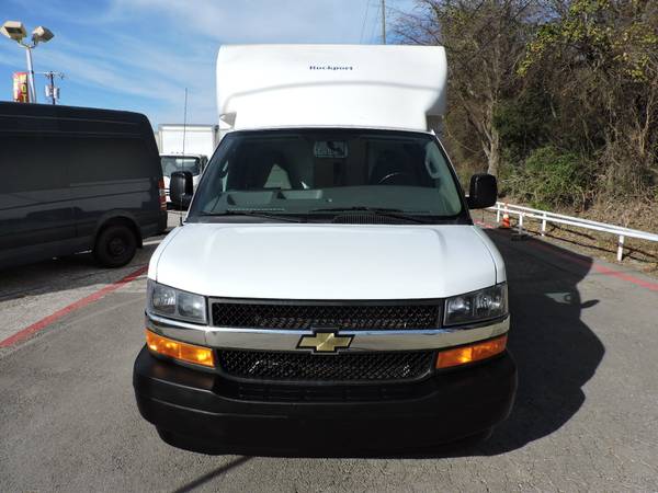 2021 Chevrolet Express 3500 14ft - Photo 2