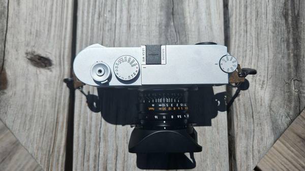 Leica M10 with Visoflex charger and extra battery NO LENS - $4,250 (Boston)63471244308099121