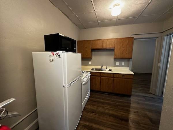 $995 / 1br - FALL 2026-2027! 1 Bedroom Downtown Iowa City! Walk to Class! Nice! (23 S Dubuque Street Iowa City)63976401360643121