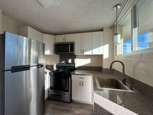 $2,652 / 2br - 778ft2 - Conveniently located to schools, highway, and shopping (Punahou and Young)63939528748291120