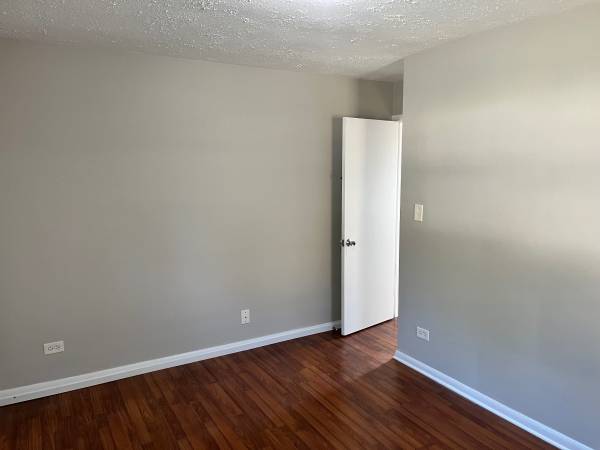 $1,750 / 2br - 890ft2 - 2 bed 1 bath house (Downers Grove)63918413261954121