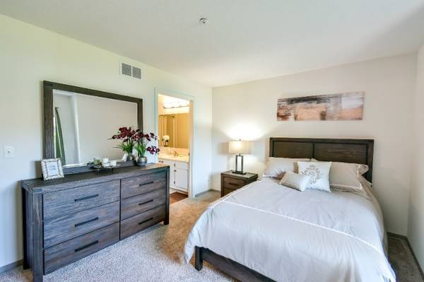 $1,835 / 2 habitaciones - 978 pies² - ¡Bienvenido a casa! (2330 Samson Way, Waukegan, IL)63846716770563122