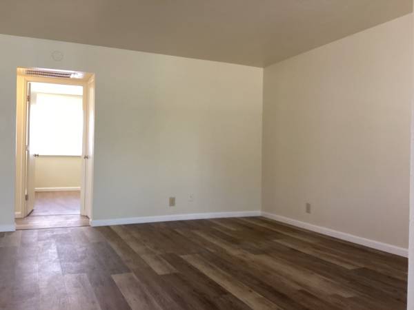 $1,395 / 2br - 900ft2 - 1414 W. Vassar Ave, Unit E (Visalia)63809664331139122