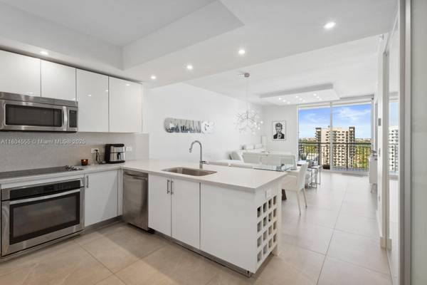 $3,990 / 2br - 819ft2 - Luxury 2bd with Den in Nine Mary Brickell Village (Miami)64051006121986120