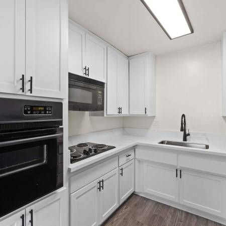 $1,825 / 575ft2 - Courtyard with Gas Grills, All Appliances Included (Sherman Oaks (Magnolia and Van Nuys))63790861704065120