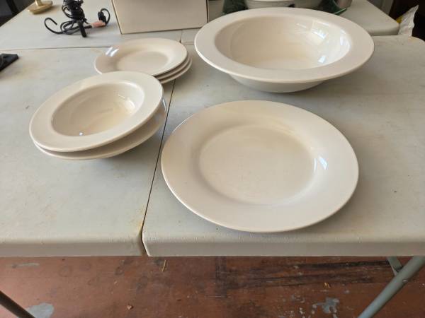 Dinnerware Set 1