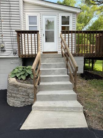 $1595.00 / 2br - 1300ft2 - Beautiful wooded large yard.63974332310915124