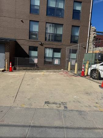 $250 Privado Adams Morgan Estacionamiento – $250/mes63896275675906120