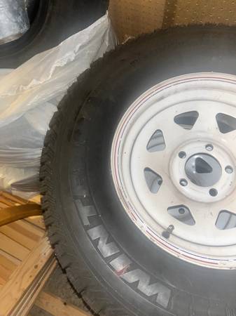 Set of 4 wintercat studded tires on wheels 1