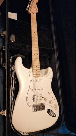Fender Stratocaster SSH w/ Hard Case - A Great Christmas Gift! 1