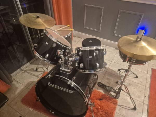 Budwig 5 piece drum set 1
