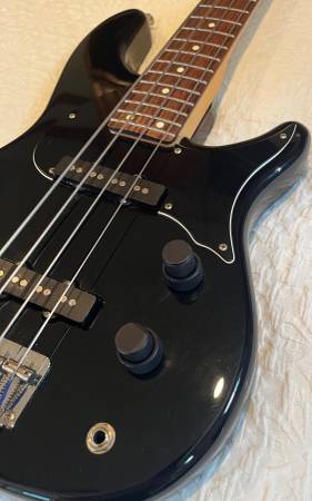 1993 Fender Stu Hamm Signature Bass Guitar With Hard Case - $750 (West Little Rock)63471314061313124