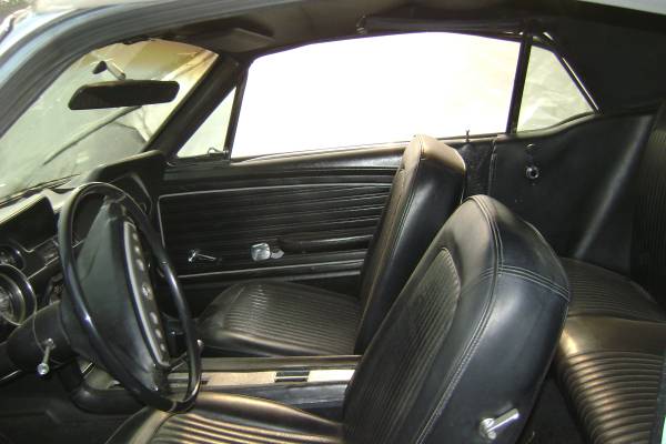 SET OF USED 1968 FORD MUSTANG FRONT AND BACK VINYL SEATS - $800 (fairfield / vacaville)63471321510531121