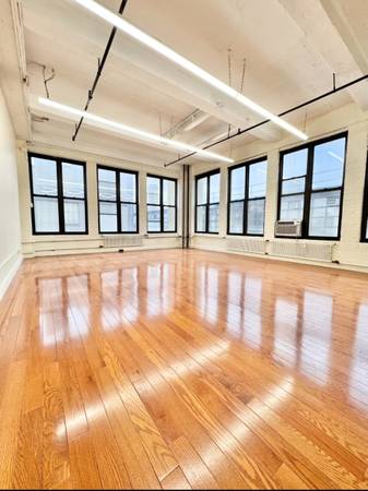 $2,600 / 600ft2 - BEAUTIFUL CORNER ARTIST LOFT/OFFICE W/AMAZING ROOF TERRACE/W INCREDIBLE MANHATTA (Long Island City)64033456230145122