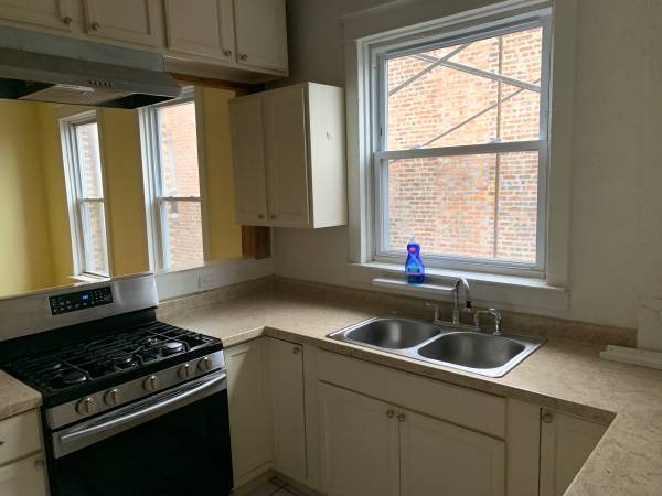 $1,950 / 3br - 1600ft2 - Very Nice and Large 3 bedroom plus den apartment- Hyde Park/Grand Blvd (Hyde park/Grand Blvd/ Bronzeville area)63781373693697121