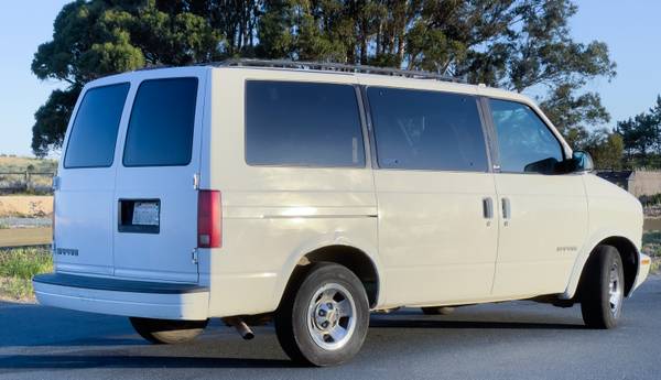 2001 GMC Safari Mini-van - Photo 4